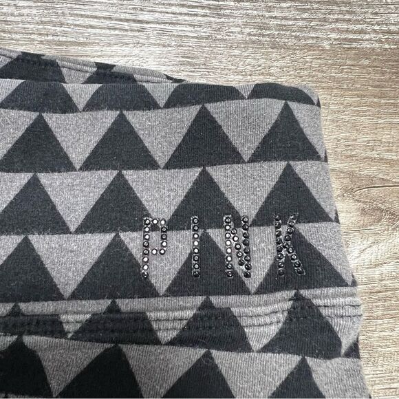 Pink Victoria’s Secret Grey Black Triangle Leggings Size Small - Picture 3 of 8